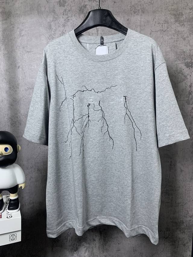 Givenchy* Givenchy Givenchy* Givenchy reflective lightning print short-sleeved T