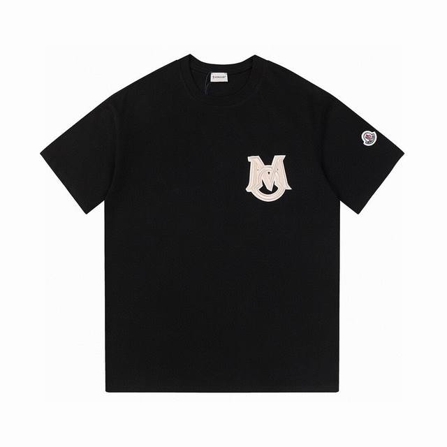 Style number: 811 Moncler's price is actually quite advantageous. Those who have