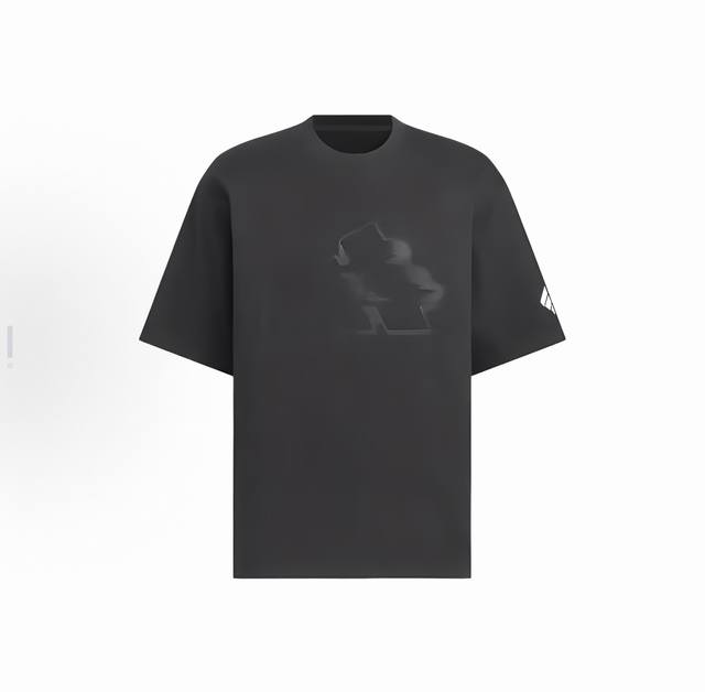 Top version in dark blue Ad Fos leads the future with its "phantom" T-shirt High