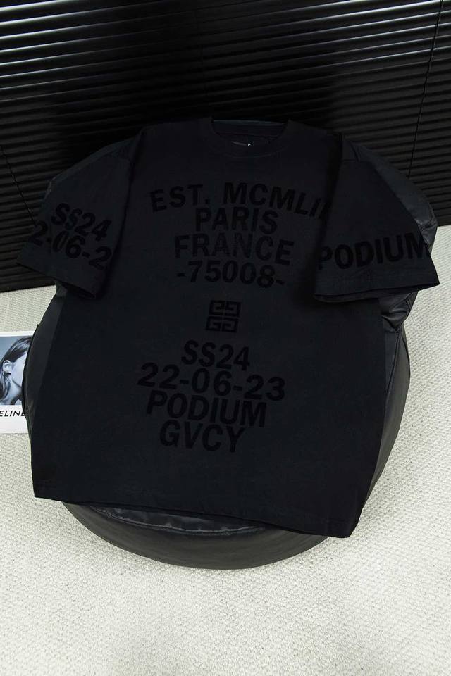 Style number: G21 Givenchy's new printed flocked short-sleeved T-shirt The style