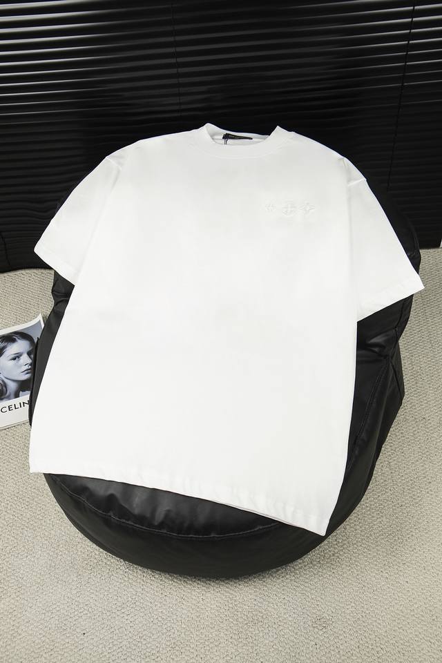 Style number: L87 Louis Vuitton 2025Ss embroidered short-sleeved T-shirt Louis V