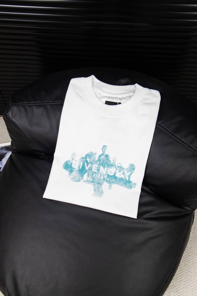 Style number: G35 Givenchy's new printed short-sleeved T-shirt Givenchy's style