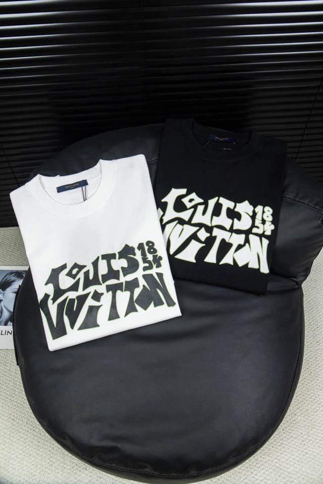 Style number: L70 Louis Vuitton 2025Ss Letter Round Neck Short Sleeve Louis Vuit