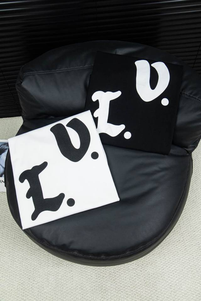 Style number: L65 Louis Vuitton 2025Ss Letter Round Neck Short Sleeve Louis Vuit