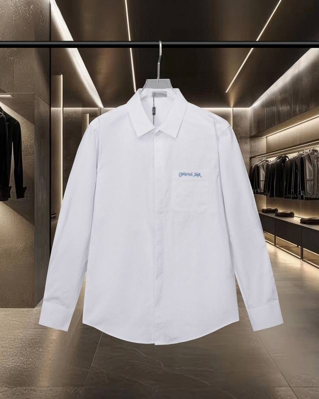 Dior Dior's hot-selling item is coming. Simple and versatile pocket letter logo