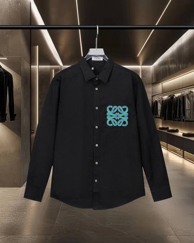 Loewe's hot-selling item is here. Contrast-color towel embroidery on the chest a