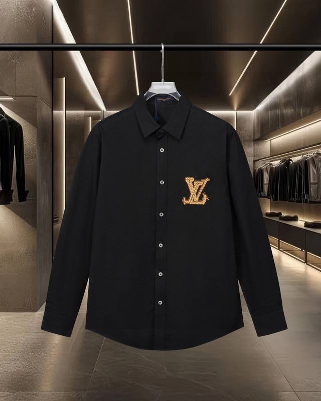Lv Louis Vuitton hot-selling item, long-sleeved shirt with embroidery on the bac