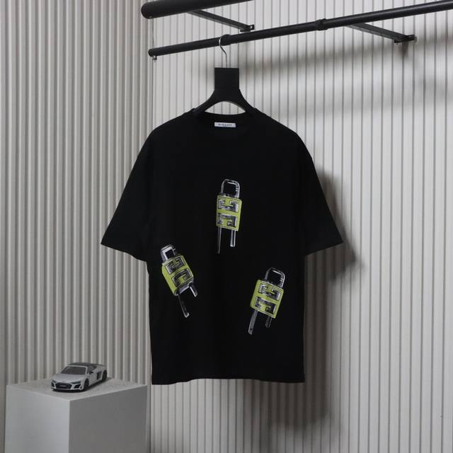 Givenchy 24Ss lock print short sleeves are made of 50 paper double-strand combed