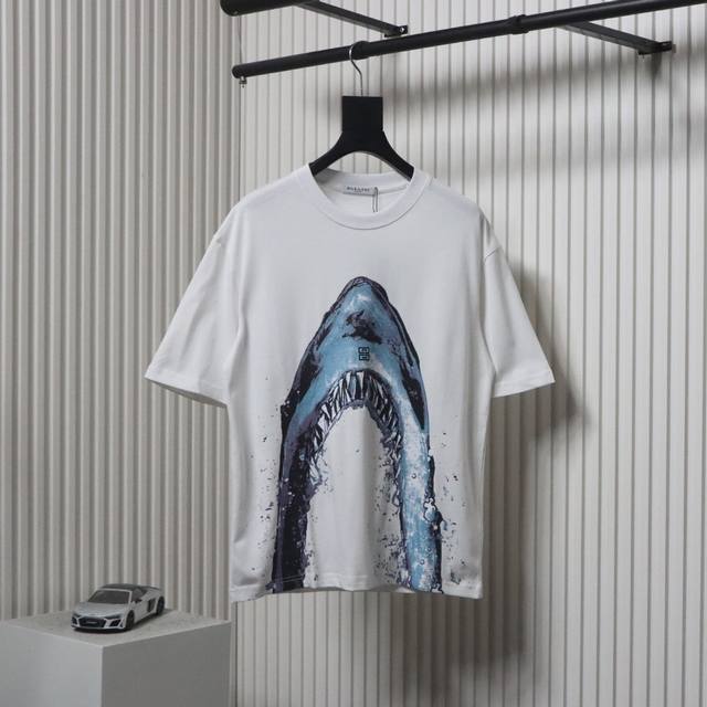 Givenchy 24Ss shark print short sleeves are made of 230G Xinjiang long-staple co