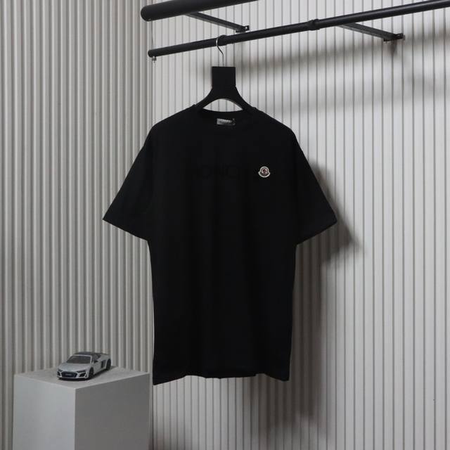 Moner's iconic letter logo flocked with the logo on the arm short sleeves The Mo