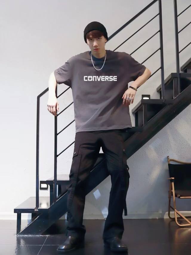 New arrival! Converse round neck short-sleeved T-shirt, play the classic differe