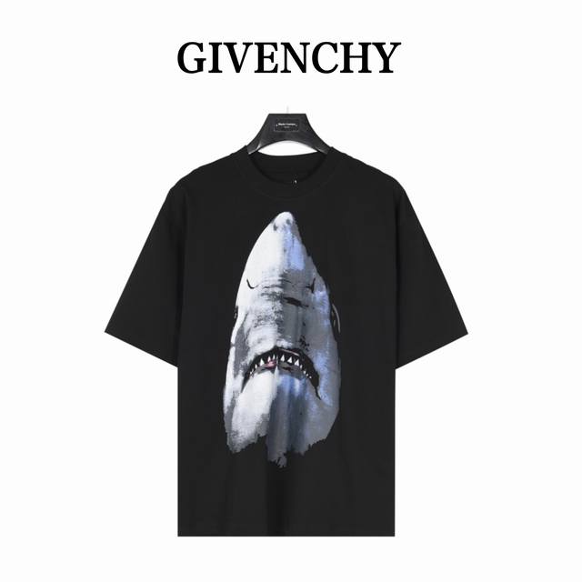 Givenchy classic shark print short-sleeved T-shirt Givenchy, known as the gentle