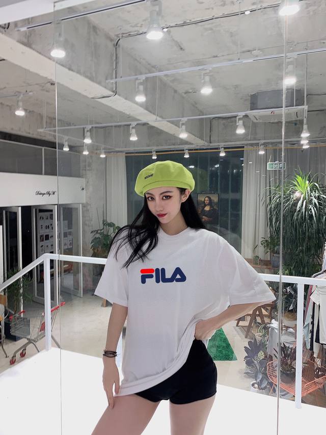 Fila's neutral style round neck cotton short-sleeved T-shirt combines the iconic