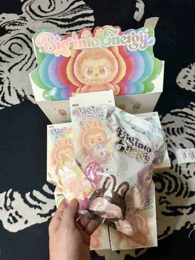 Single box: Full version of six boxes: 930 Labubu No after-sales scan code versi