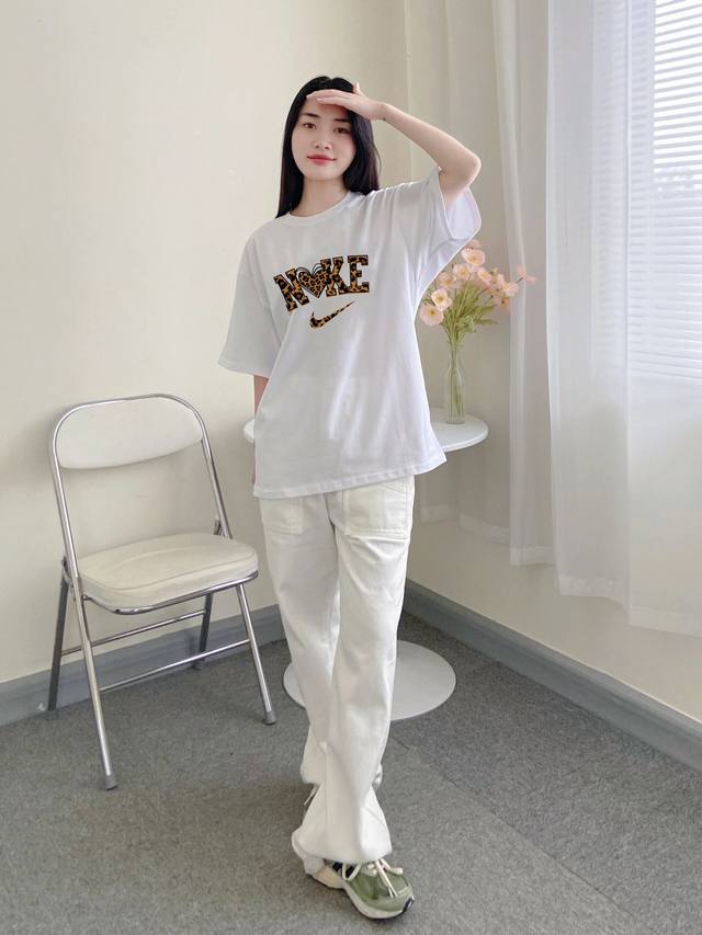 New arrival! Nike's new logo letter T-shirt! Super eye-catching! Not only does i