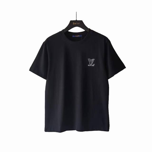 Actual details + size chart Louis Vuitton front and back embroidered Logo short-
