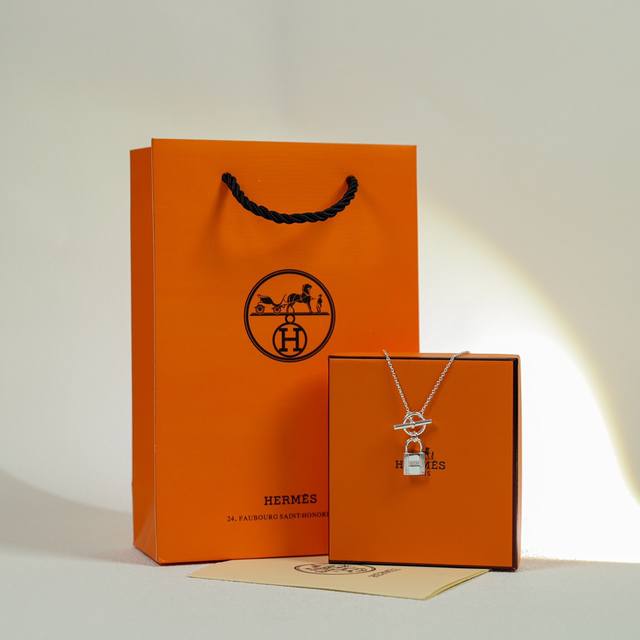 Hermes lock necklace The latest model on the official website, the same model wo