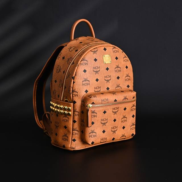 Mcm Stark Visetos classic old flower double-sided rivet commuting party canvas a
