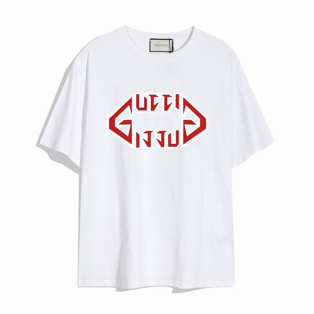 Gucci's new letter short-sleeved T-shirt, the design looks full of high street s