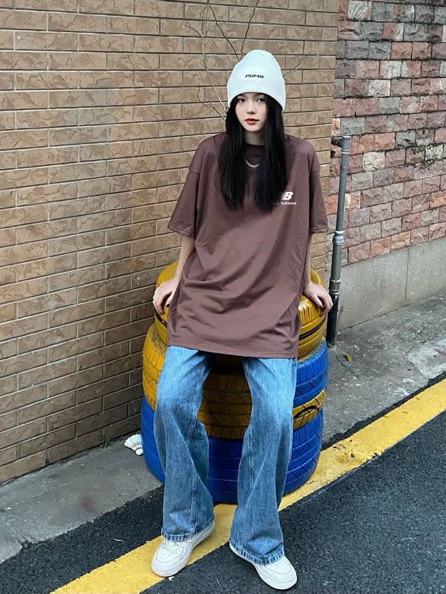 New arrival! Nb new couple round neck short-sleeved T-shirt! Super eye-catching!