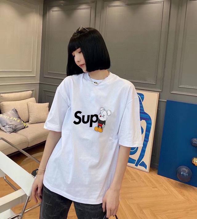 New arrival! Elements collide, unique mood! Classic Supreme fun Logo Tee! High-d