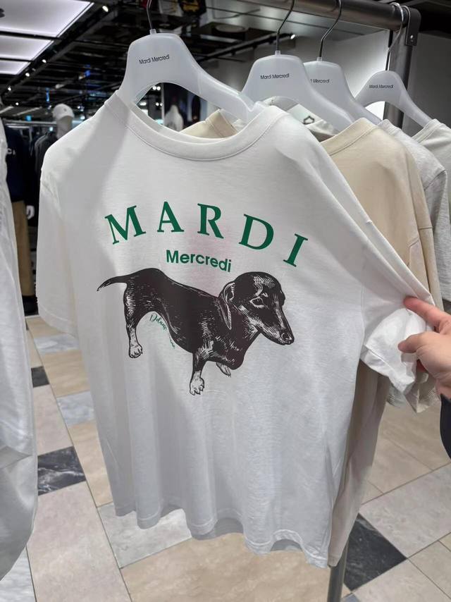 The overall style of the Mardi Mercredi daisy short-sleeved T-shirt is super aut