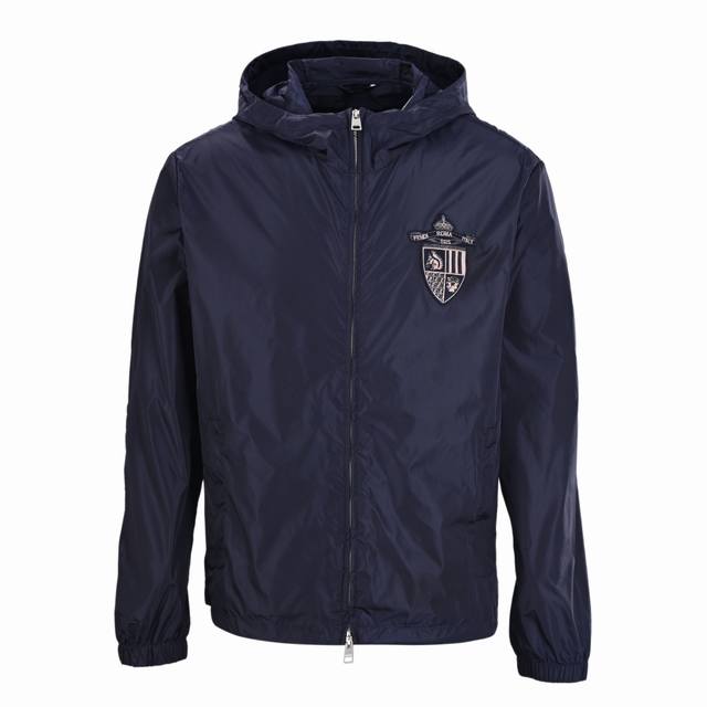 Fendi Fd badge hooded jacket Made of 100% nylon blue high-tech fabric, it is spe