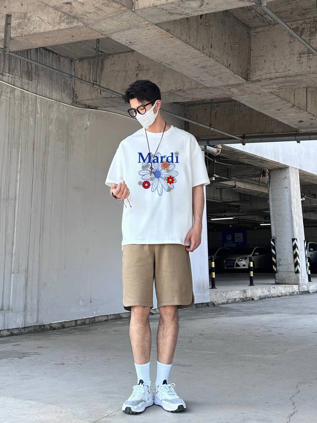 New Mardi couple round neck short sleeve T-shirt, all made of high-quality mater