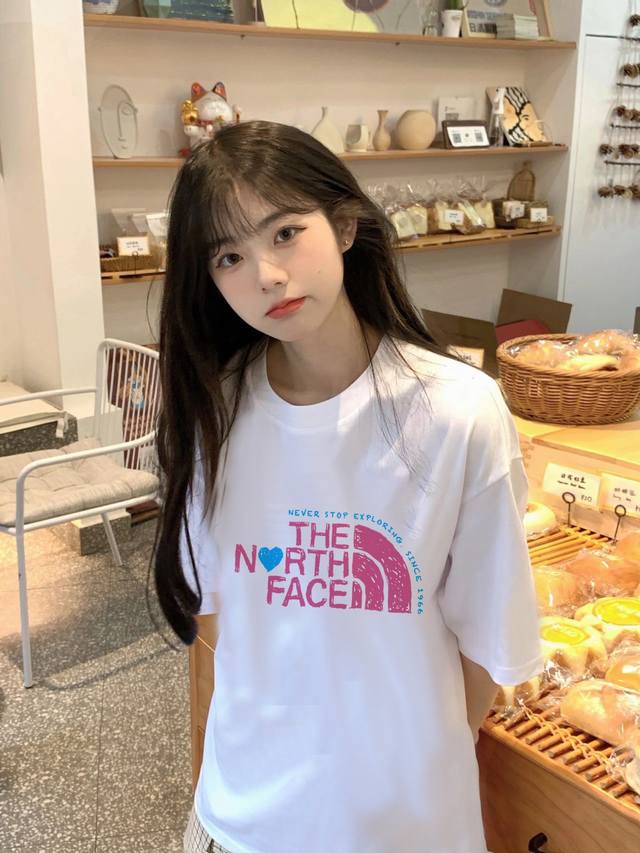 New arrival! The North Face's new summer short-sleeved T-shirt, simple line desi