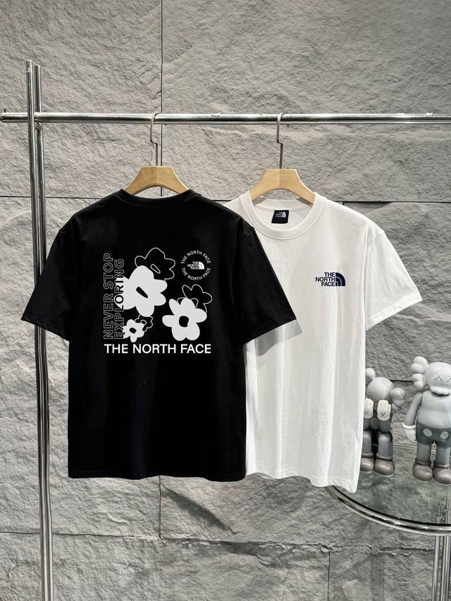 The North Face's new short-sleeved T-shirt is full of fashion sense. It is a new