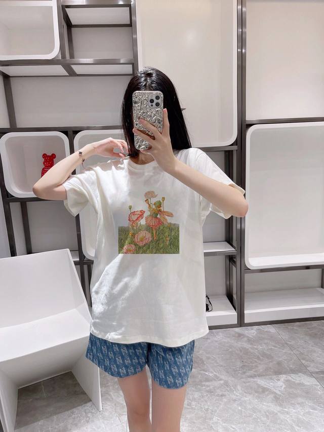 New arrival! Gucci's new short-sleeved T-shirt for spring and summer, the cut an