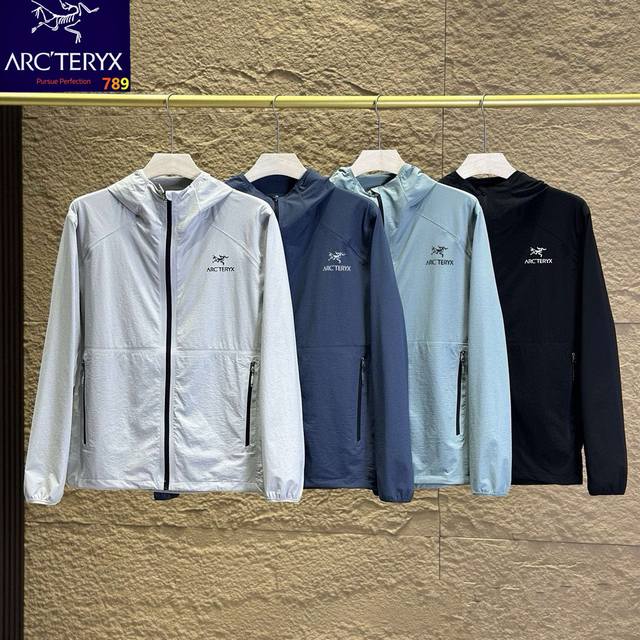 Arc'teryx Jacket Spring and Summer Full Fabric Taped Wind Shell Jacket Color: Bl
