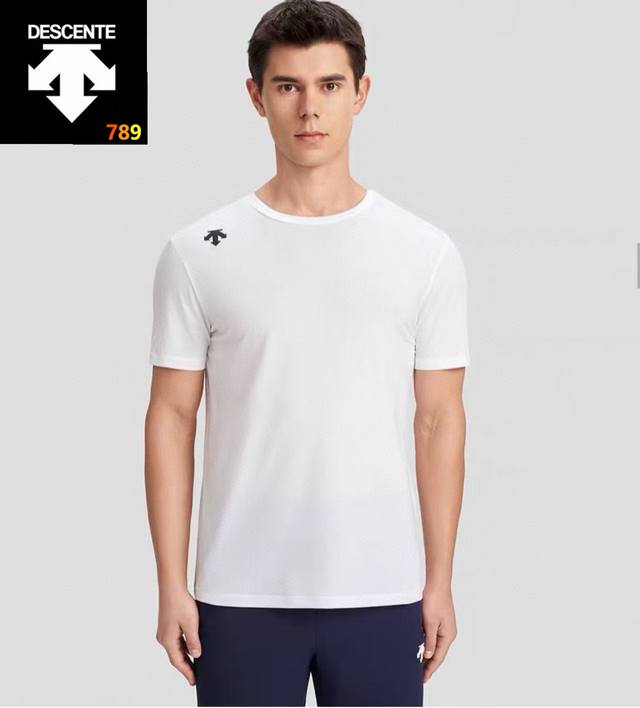 The upper body looks slim and stylish. This issue's key recommendation! The same