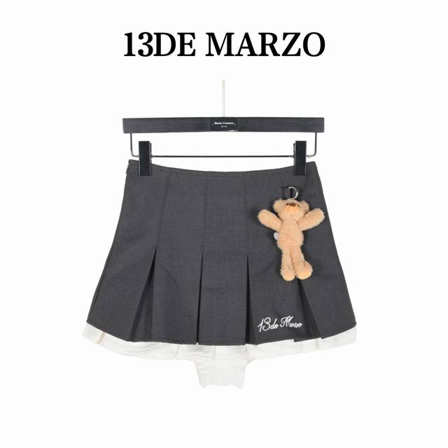 13Demarzo Bear Ruffle Pleated Skirt Add a unique touch of fashion to your daily