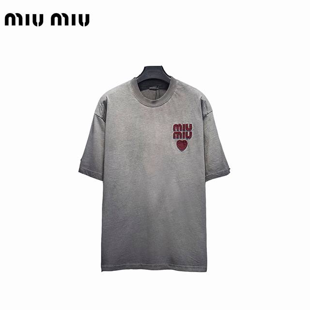 Miu Miu 25Ss washed distressed love co-branded short-sleeves The fabric is woven