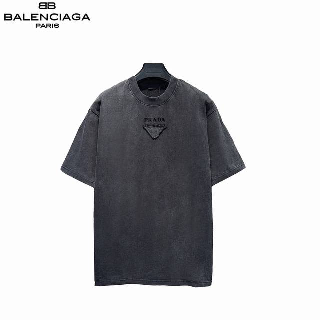 Prada 25Ss distressed embroidered patch triangle label short sleeves The fabric
