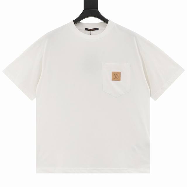 Louis Vuitton short sleeves with small logo on the chest . Show style, Marque L.
