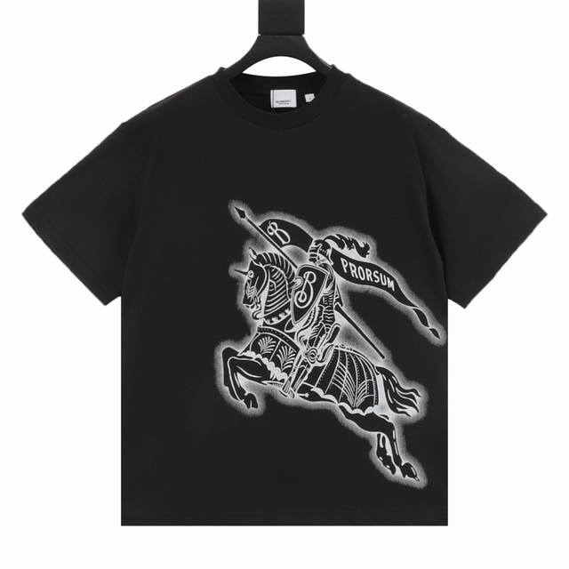 Burberry short-sleeved shirt with horse print on chest This summer's latest clas