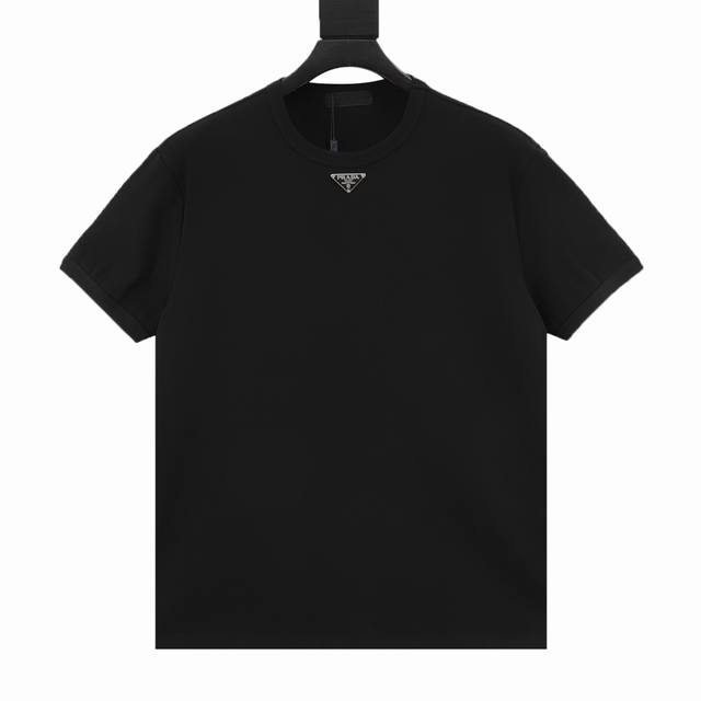Prada short-sleeved T-shirt with metal triangle logo on the collar Simple and ve