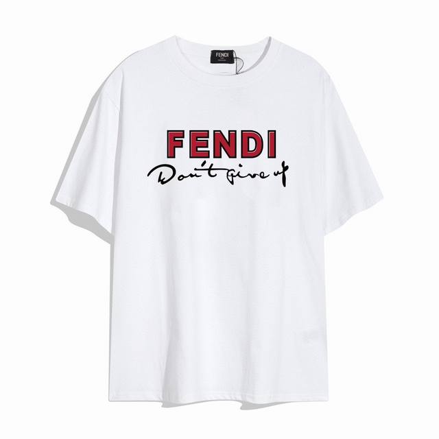 Fendi's new short-sleeved lettered T-shirt, elegant design looks full of tempera