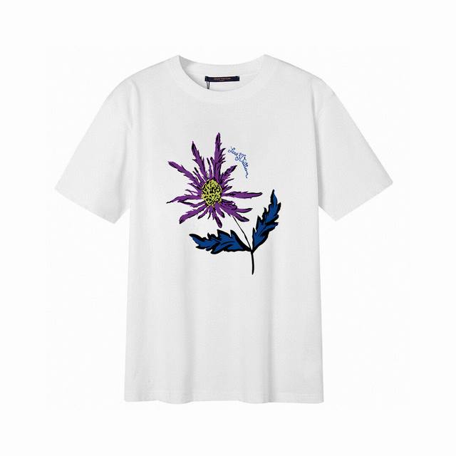 Lv new letter short-sleeved T-shirt, simple design looks very generous! The cut