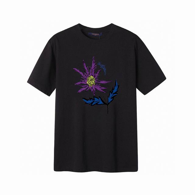 Lv new letter short-sleeved T-shirt, simple design looks very generous! The patt