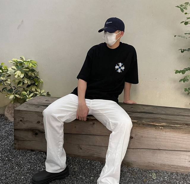Chrome Hearts Cross Flower Printed Short Sleeve T-shirt Upper Body Picture