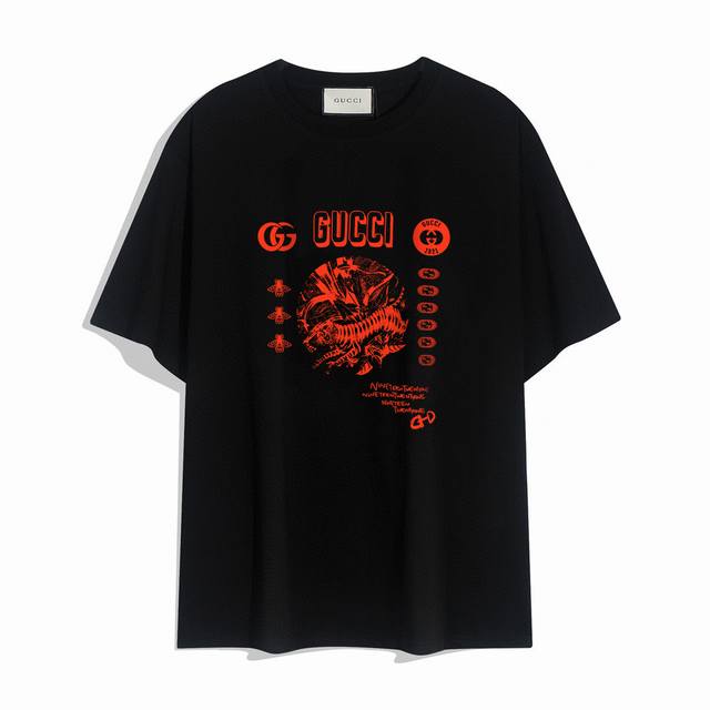 Gucci new short-sleeved T-shirt, simple design looks very generous! The cut is v