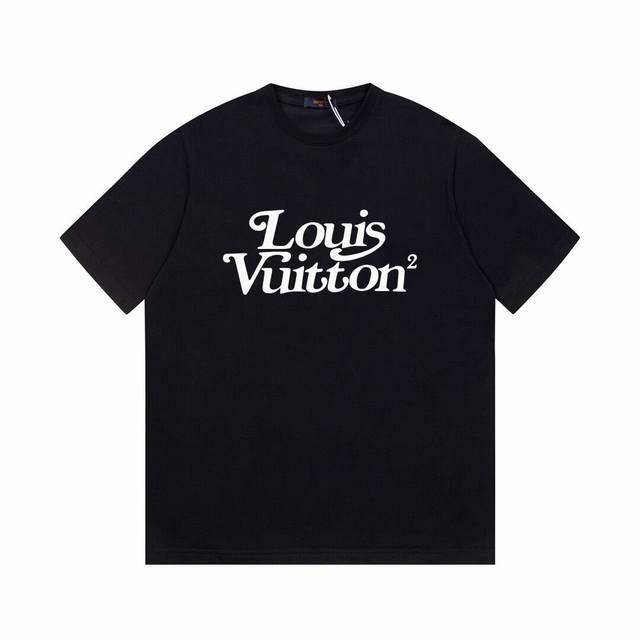 Lv new letter short-sleeved T-shirt, simple design looks very generous! The patt