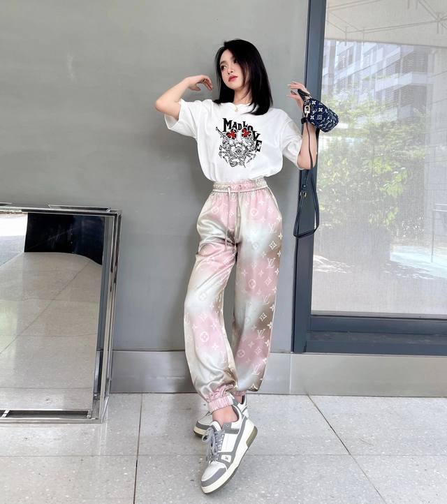 Givenchy Spider Letter Short Sleeve T-shirt Upper Body Picture