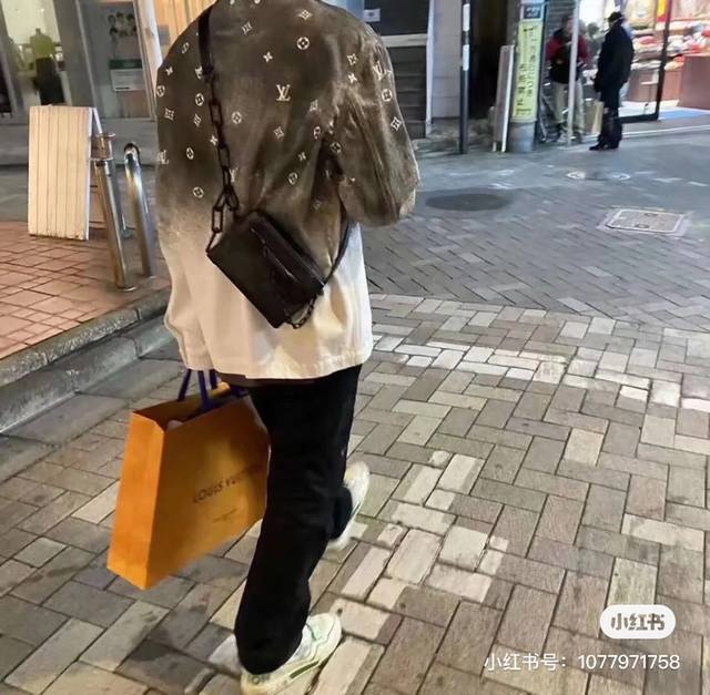 New arrival, top replica Louis Vuitton2 Lv Louis Vuitton starry sky gradient den