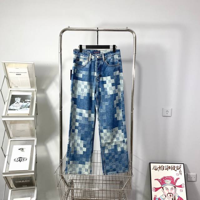 New replica version Louis Vuitton Pharrell joint mosaic checkerboard jeans Light