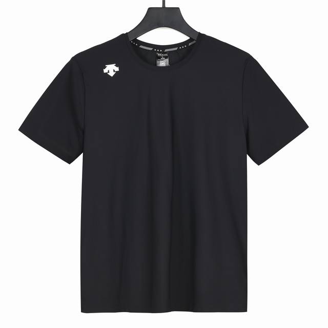 Descente ice silk seamless casual short sleeves are made of blended fabrics, com