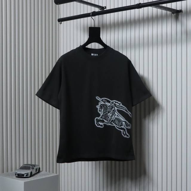 Burberry Burberry Bbr Sketch Horse Short Sleeve T-shirt fabric is made of custom